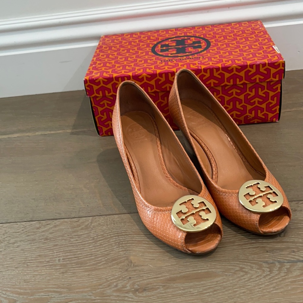 Tory Burch wedge shoes size 8
